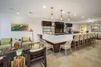 Hilton Garden Inn Davis Downtown - bar