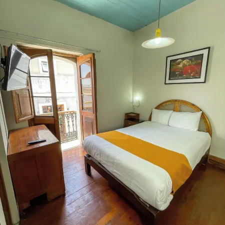 Hostal Lluvia de Oro