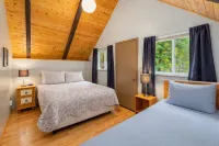 Otter Chalet On Fish Lake 4 Bedroom Home by NW Comfy Cabins by RedAwning