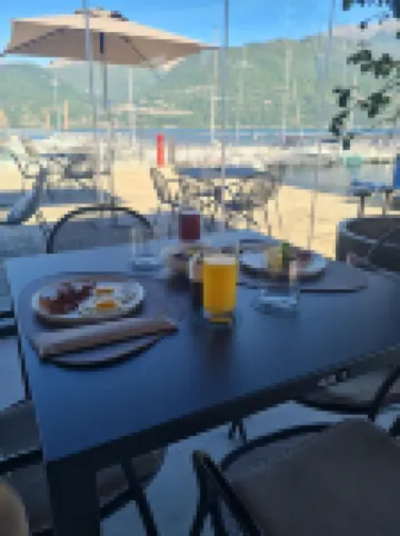 Lago Dorato Marina Lodge - Lakefront