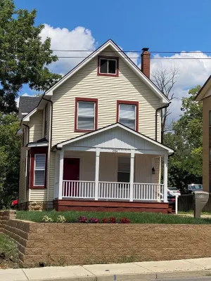 Beautiful Walnut Home 4bed/bathrooms with Private Parking