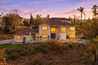 4Br Family Villa • Near Legoland & Beach • Gameroom  •  Dogs Free  •  Sleeps 9