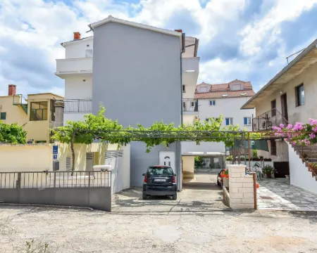 Apartments Jasna Hotels in Primosten