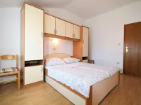 Apartments Mirjana V Hotels in Lopar