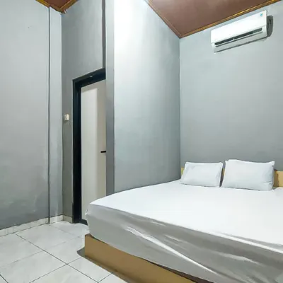 Nay Guesthouse near UMS Mitra RedDoorz Hotels near Rasamadu Heritage