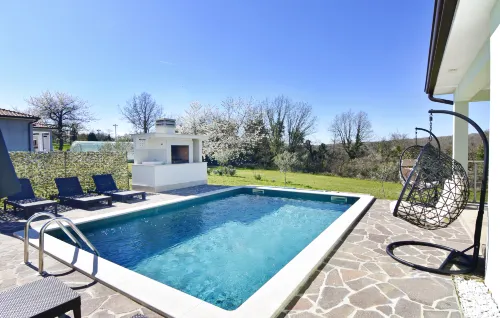 Comfortable holiday home with pool - Villaer