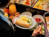 Hôtel Paris Neuilly Hotel berhampiran Yayasan Louis Vuitton