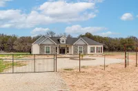 Beach + Brazos River Access! Family-friendly Haven - Homestays
