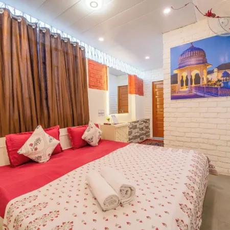 Travellers Village Resort -City Centre Near JAL Mahal Jaipur
