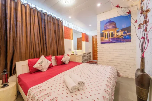 Travellers Village Resort -City Centre Near JAL Mahal Jaipur - Auberges de jeunesse
