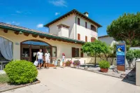 Airone Bianco Residence Village فنادق في 