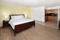 Ramada by Wyndham Butler/Tesla Biohealing Resort 
