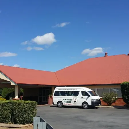 Emerald Explorers Inn