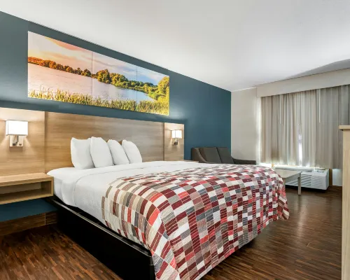 Red Roof Inn & Suites Tomah Hotels in Tomah