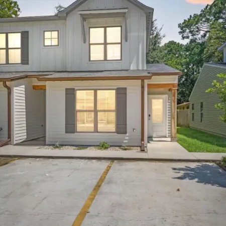 Oaks Cottages Modern 2BR Retreat