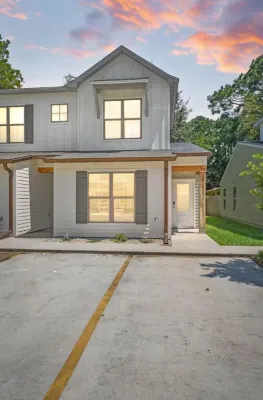 Oaks Cottages Modern 2BR Retreat
