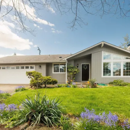 Zen Den - 10 Minutes To Autzen & Downtown 2 Bedroom Home