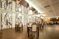 凱隆會議酒店-奧洛穆克 - 早餐