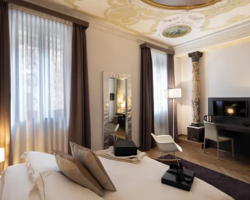 هوتل كورت دي جابرييلا Hotels near دورسودورو