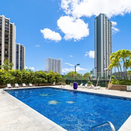 Diamond Head View Close to Waikiki Beach with Parking