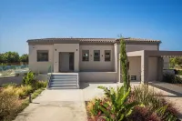 赫利俄斯豪華別墅(Helios Luxury Villas)