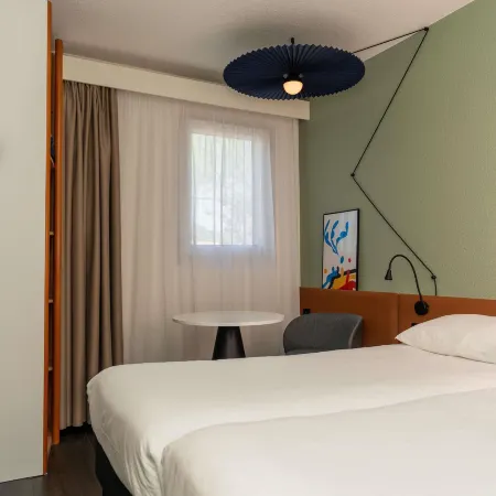 Ibis Orange Centre Échangeur A7 A9