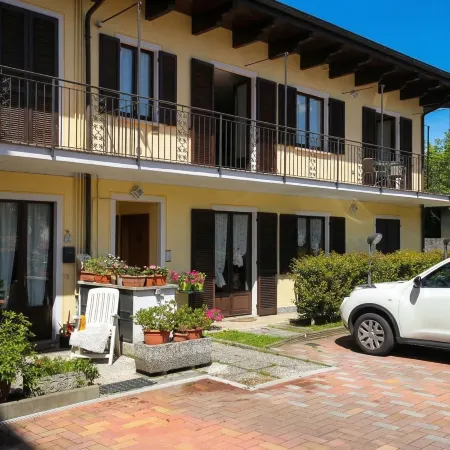 Sunrise in Baveno: Apartment for 4 with Balcony - Happy Rentals