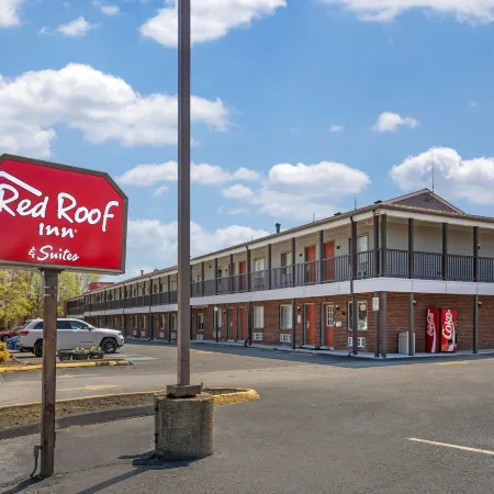 Red Roof Inn & Suites Swansea