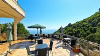 Azura Bay Hotel - 游泳池