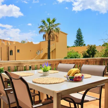 Quiet residential area, beach 300m, pool, rustic kitchen, ideal for families