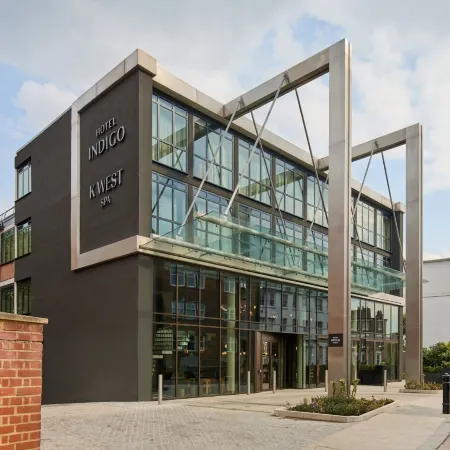 Hotel Indigo LONDON K WEST SHEPHERD'S BUSH by IHG Отели рядом с достопримечательностью «Стадион «Лофтус Роуд»»