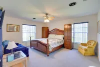 Walk to Lake: Home w/ Screened Porch in Sebring! - Parkplatz