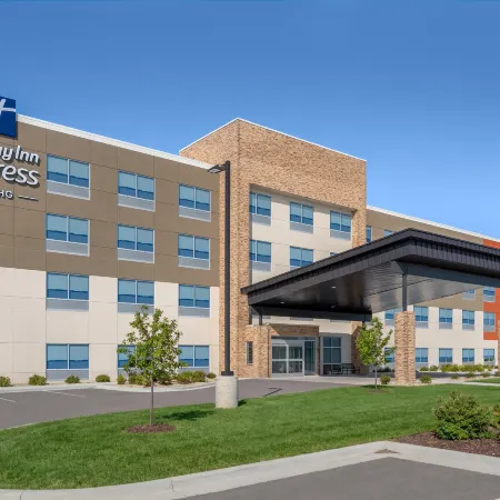 Holiday Inn Express & Suites Muncie Northwest by IHG