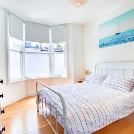 Perfect Booking Near Ramsgate Station And Beach