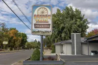 Oregon Trail Inn and Suites