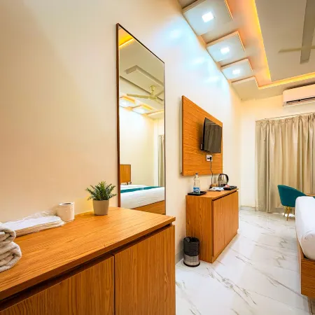 Hotel Shri Radha Orchid