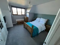 A Village Tranquil Modern Tudor House sea Views - Bungalows