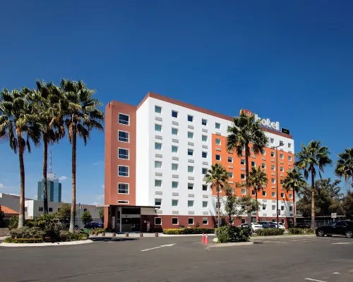 Hotel Hi! Zapopan Отели рядом с достопримечательностью «Культурный и конгресс-центр PALCCO»