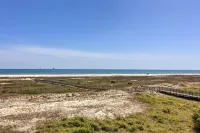 Family Condo: Resort Pool Access & Ocean View - Beach