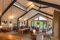 Beechmont Estate - Villas