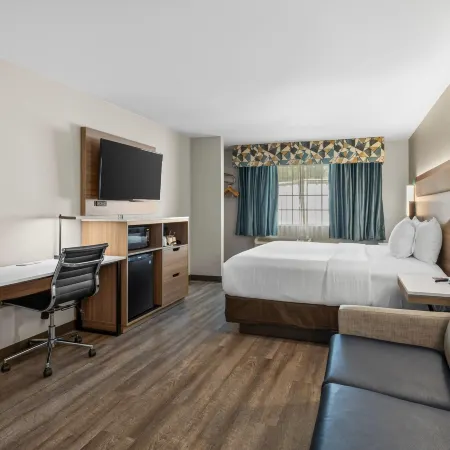 Econo Lodge Inn & Suites