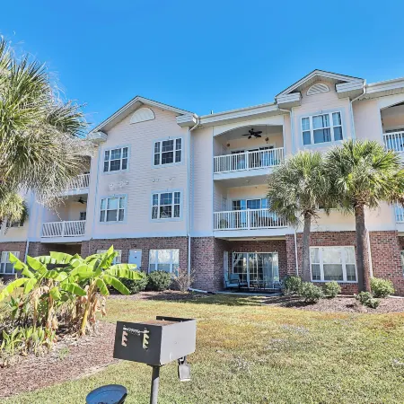 Myrtlewood 3Br Retreat - Pet-Friendly, Heated Pool, Balcony & Sleeps 8