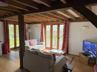 Cabin Sleeps 6 With Parking and Patio - 3-Star