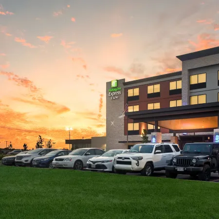 Holiday Inn Express & Suites RACINE by IHG