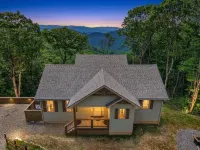 Epic Mountain Views Deck Firepit Amenities - 3-Star