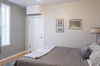 Bright 2nd-Floor Flat on the Hill/SW Gardens Dist. - balcony