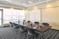 梅迪辛哈特萬豪TownePlace套房飯店 - 停車場