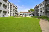 Courtyard Detroit Livonia - parking