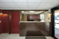 Red Roof Inn Vermillion - U of South Dakota - parking