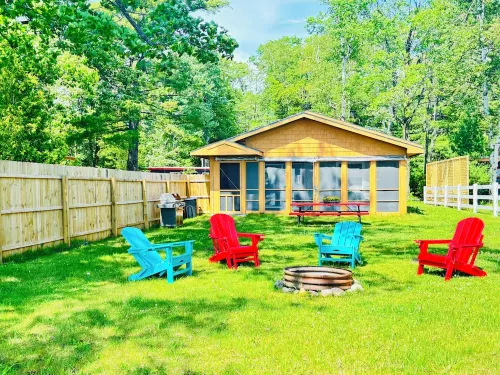 Slice of Paradise, Lakefront, near Mackinaw City. - Hytter